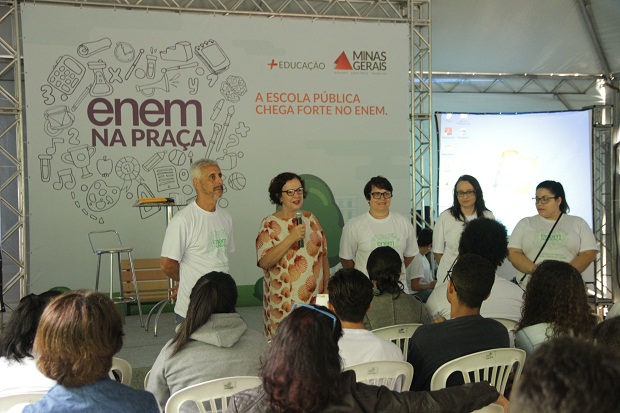 A subsecretária de Desenvolvimento da Educação Básica, Augusta Mendonça, explicou que a proposta do Enem na Praça é de incentivar e motivar os estudantes da rede pública neste processo de avaliação. Foto: Eric Abreu (ACS/SEE-MG)